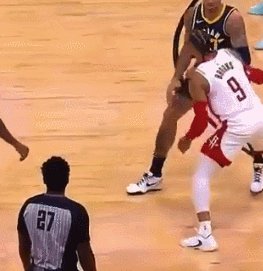 火箭首秀5分钟掏裆被驱逐 恶人狄龙的“标准亮相”