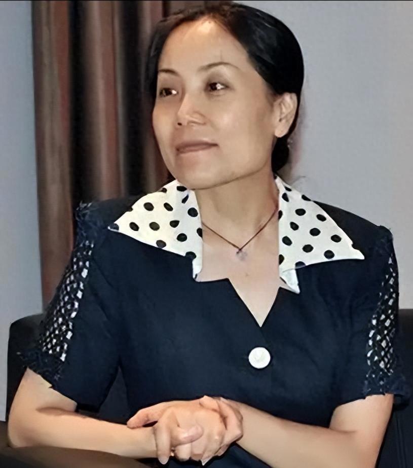 PC蛋蛋-出身浙江豪门，前夫是上海顶级富豪，现仍在前夫集团担任高层领导